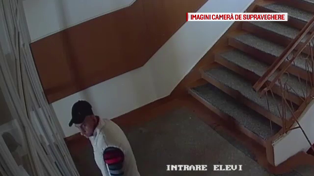 Cine îl recunoaște pe acest individ? Ipostaza în care a fost filmat într-un liceu din Bihor