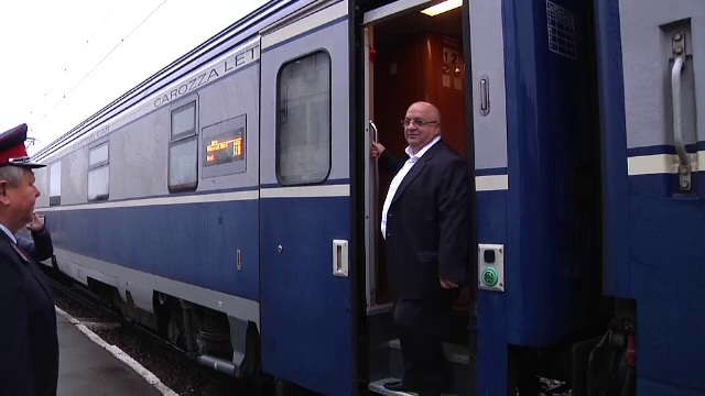 CFR a rămas fără conducere după ce trenul în care era ministrul Transporturilor a avut o oră întârziere