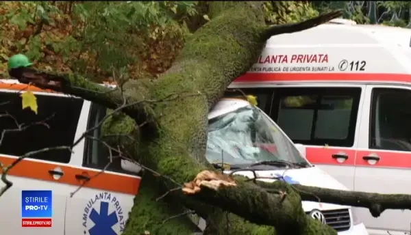 Probleme din cauza vremii rele. Două avioane nu au putut decola de pe aeroportul din Craiova