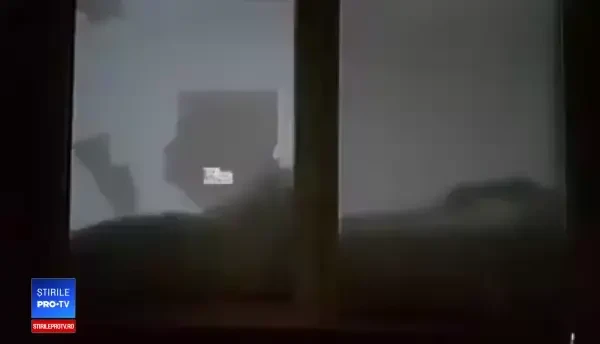 Zăpadă și de un metru şi viscol în Munţii Bucegi. Salvamont: Nu vă riscați viața