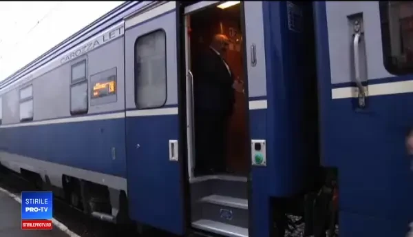 CFR a rămas fără conducere după ce trenul în care era ministrul Transporturilor a avut o oră întârziere