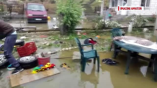 Prăpăd în mai multe orașe, după furtună. Două nave s-au ciocnit ușor, în Portul Constanța