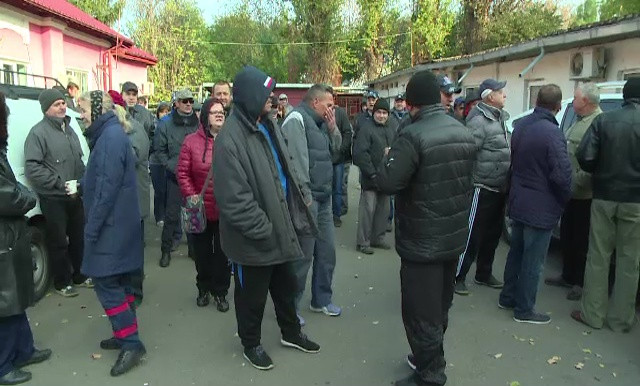 Scandal la o societate din Galați. Șeful și-a luat salariul, angajații, nu
