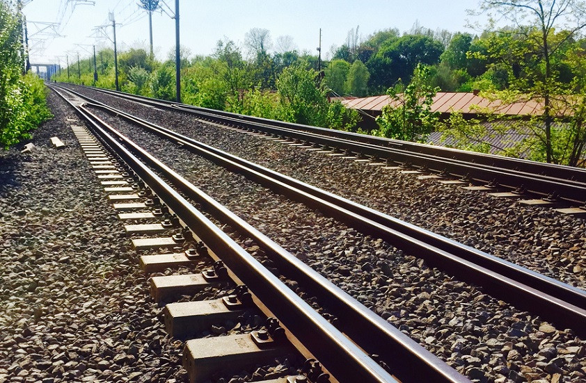 O tânără din Timiş şi-ar fi aruncat iubitul din tren în mers, după o ceartă