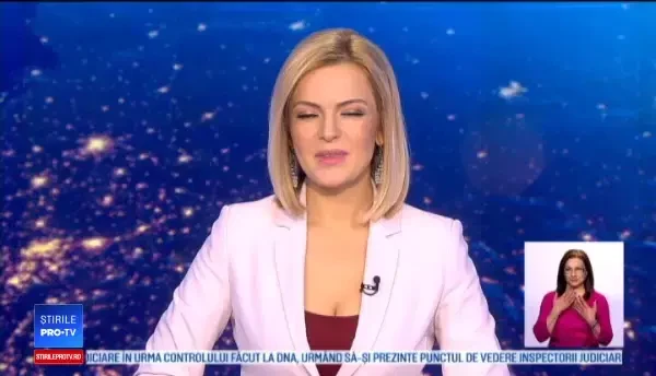 Un copac de 25 de metri a căzut peste un taxi cu turiști, la Roma