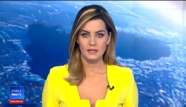 Momentul în care un TIR izbește un microbuz: o femeie a murit