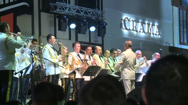 Ziua Armatei Române, încheiată pe ritmuri de fanfară. Mesajul ministrului Fifor