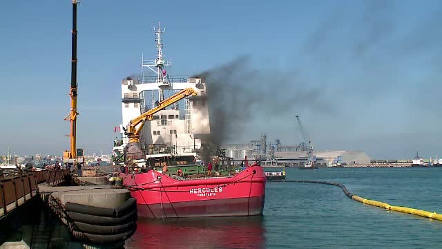 Alertă în Portul Constanța. Singura navă de salvare, cuprinsă de flăcări