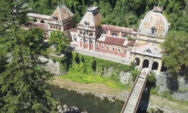 Dosarul „Băile Herculane”. Opt persoane, acuzate de DIICOT că ar fi furat mai multe proprietăți