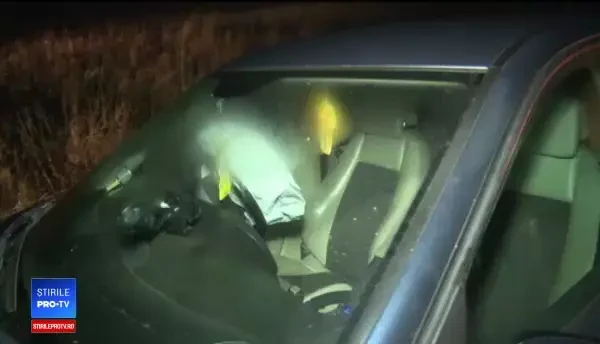 Ambulanță aflată în misiune, lovită de un autoturism. Asistenta a fost rănită