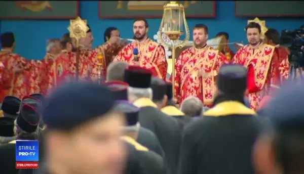 Patriarhul Kiril ajunge astăzi la București, cu un fragment de moaște