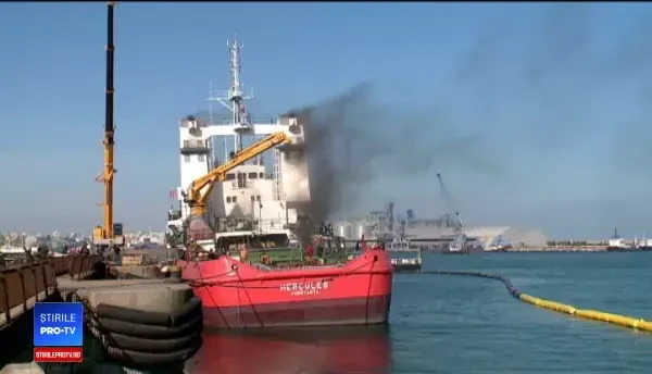 Alertă în Portul Constanța. Singura navă de salvare, cuprinsă de flăcări