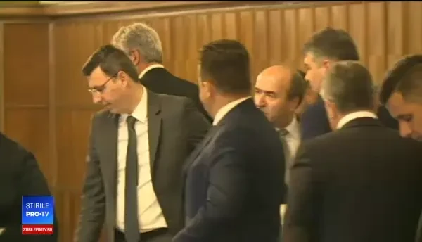 Salariul minim pe economie va crește la 1.900 de lei de la 1 ianuarie 2018