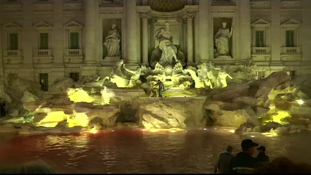 Fontana di Trevi a fost vandalizată