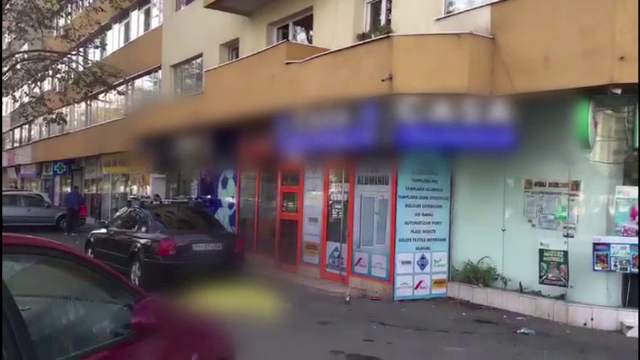 Bătrână moartă după ce a căzut de la etajul 9 în timp ce spăla geamurile