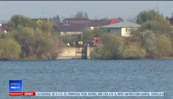 Moarte suspectă în județul Dâmbovița. Un bărbat a fost găsit decedat într-un lac