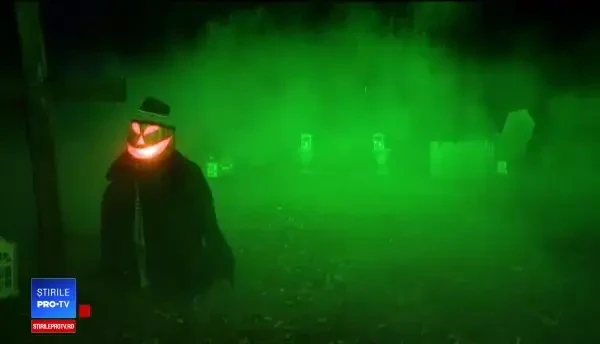 Petreceri de Halloween, în cele mai infricoșătoare locuri. Pregătirile dintr-un cimitir de lângă Brașov