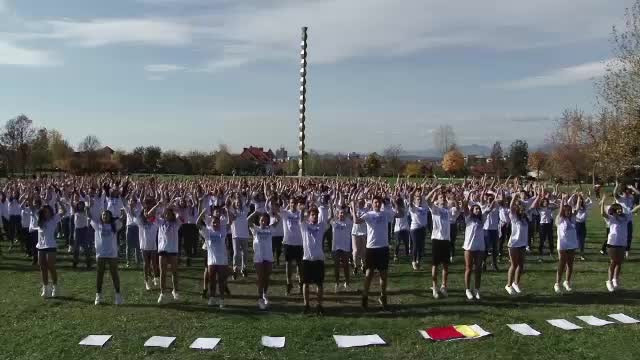Flashmob la Coloana Infinitului, în Târgu Jiu! 79 de ani de la inaugurarea monumentului "Calea Eroilor"