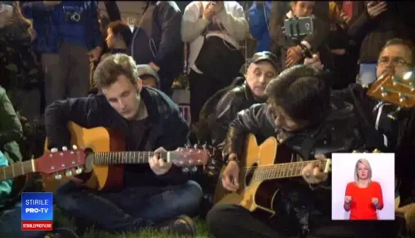 Marșul Chitarelor pentru victimele incendiului din Colectiv: ”Suntem indignaţi că nu se schimbă nimic”