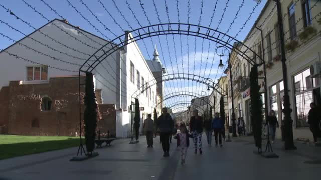 Primul oraș din România care dă drumul la luminile de sărbători: ”Aşteptăm să vedem cu ce vine moşul”