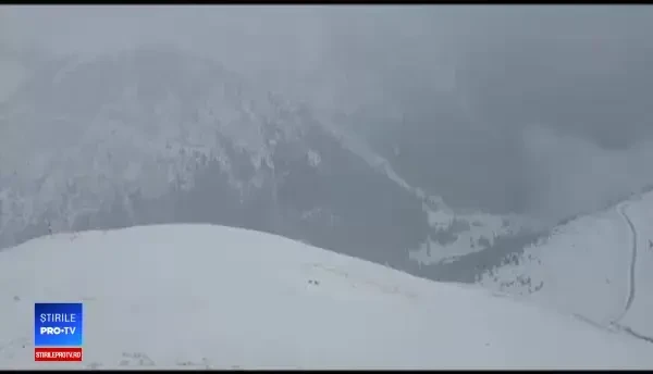 Un om a murit pe Transfăgărăşan: a făcut stop cardiac la volan. Urmările codului de vremea rea