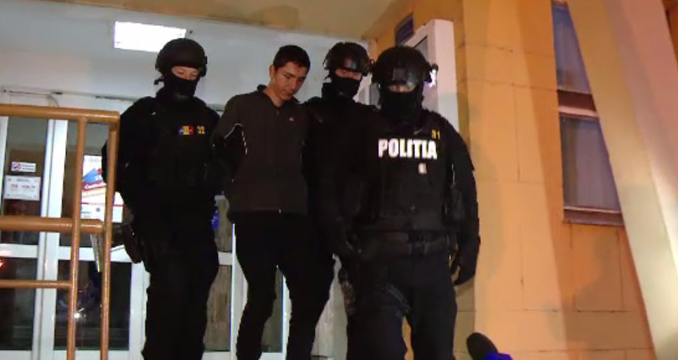 Taximetrist înjunghiat de un tânăr care a vrut să vadă cum este ”să omori un om”