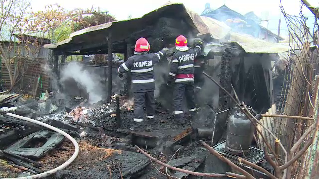 O femeie din Dâmbovița a murit în incendiul care i-a cuprins casa