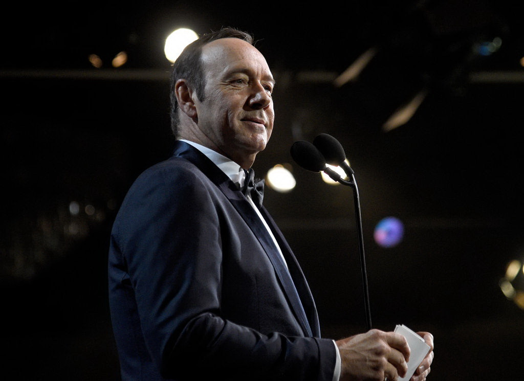 Kevin Spacey a recunoscut că e homosexual. Un actor l-a acuzat că i-a făcut avansuri