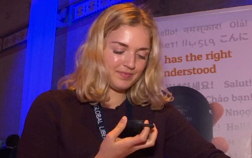 ”Consumer Electronic Show" din Amsterdam. Dispozitivul care traduce 80 de limbi, fără internet
