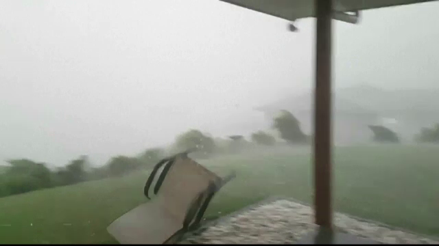 Furtuni violente in Australia. 10.000 de locuinte au ramas fara curent electric