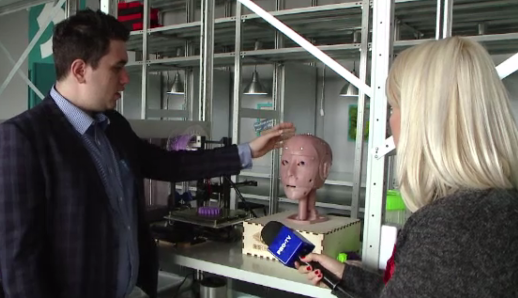 Robot capabil să vorbească, proiectat de cinci studenți din Iași