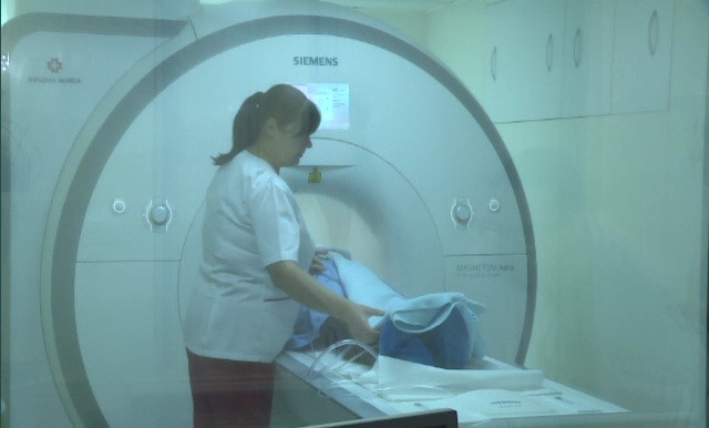 Avantajele unei asigurări private. 300.000 de români dau bani în plus ca să fie tratați decent