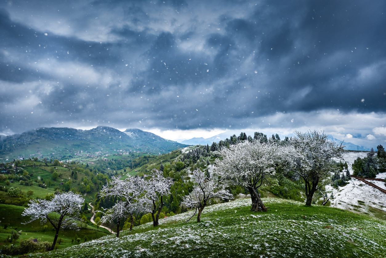 Fenomene meteo extreme în România. În șapte zile, vom trece de la -16 grade la 16 grade Celsius