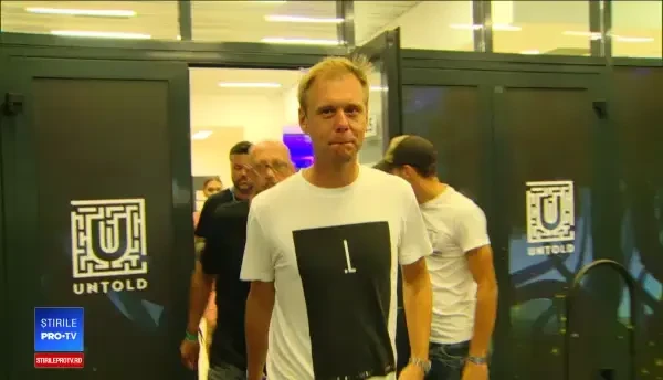 Povestea inginerilor şi IT-iştilor care în timpul festivalurilor se transformă în şoferi pentru vedete internaţionale