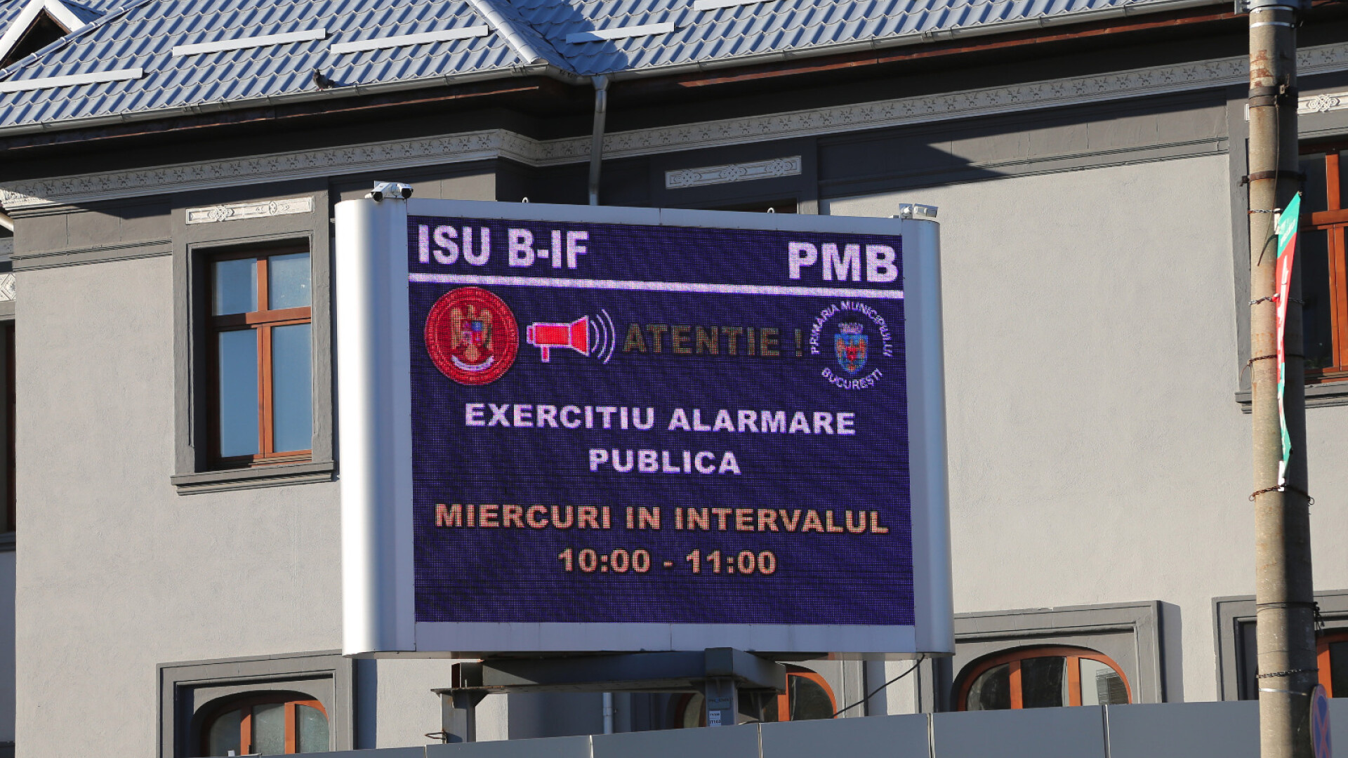 Exercițiu de alarmare publică. ISU verifică funcționarea panourilor electronice stradale