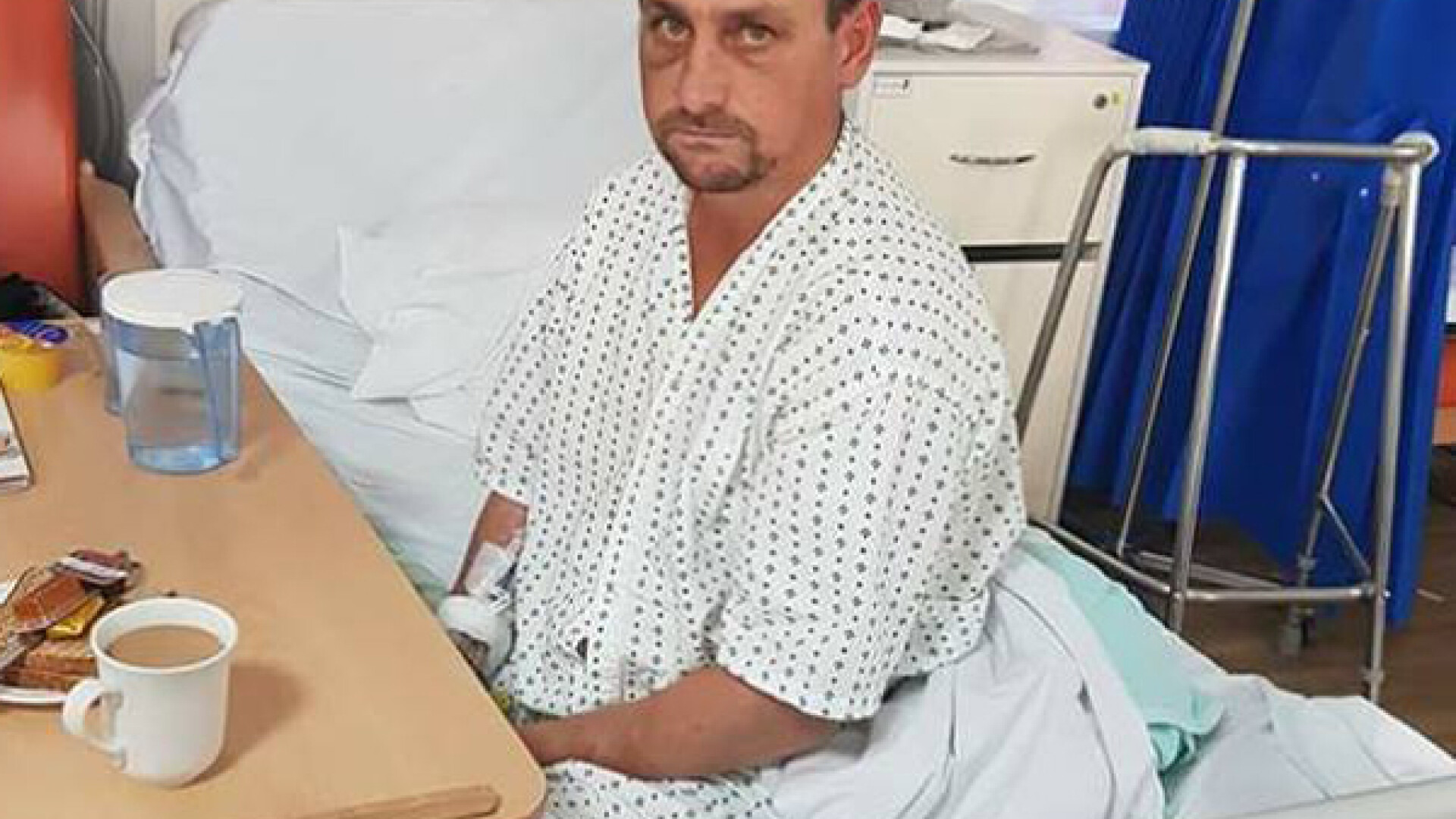 Bărbatul din Vaslui care a ajuns în Anglia spune că a fost bătut. "M-au udat cu vin, m-au băgat cu capul în hazna"