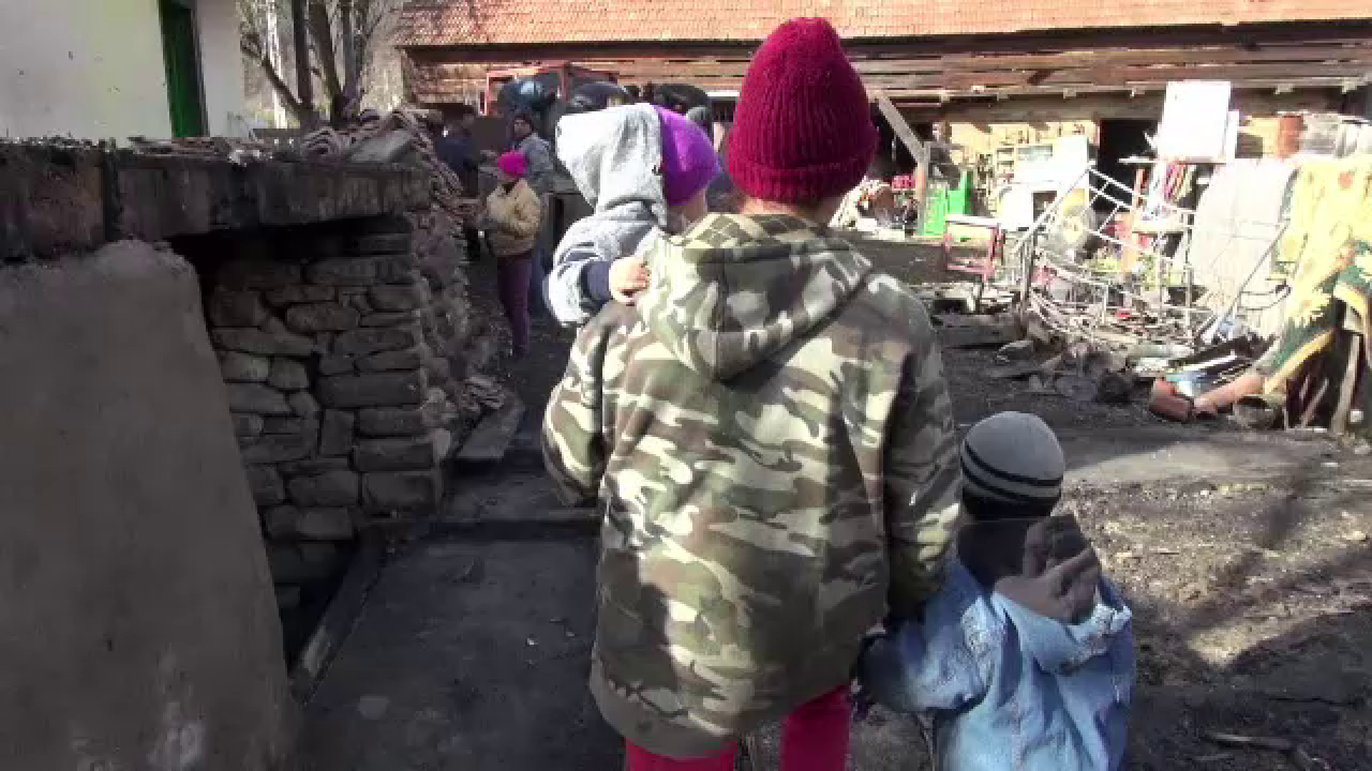 Un incendiu a lăsat o familie cu 6 suflete pe drumuri, în prag de iarnă