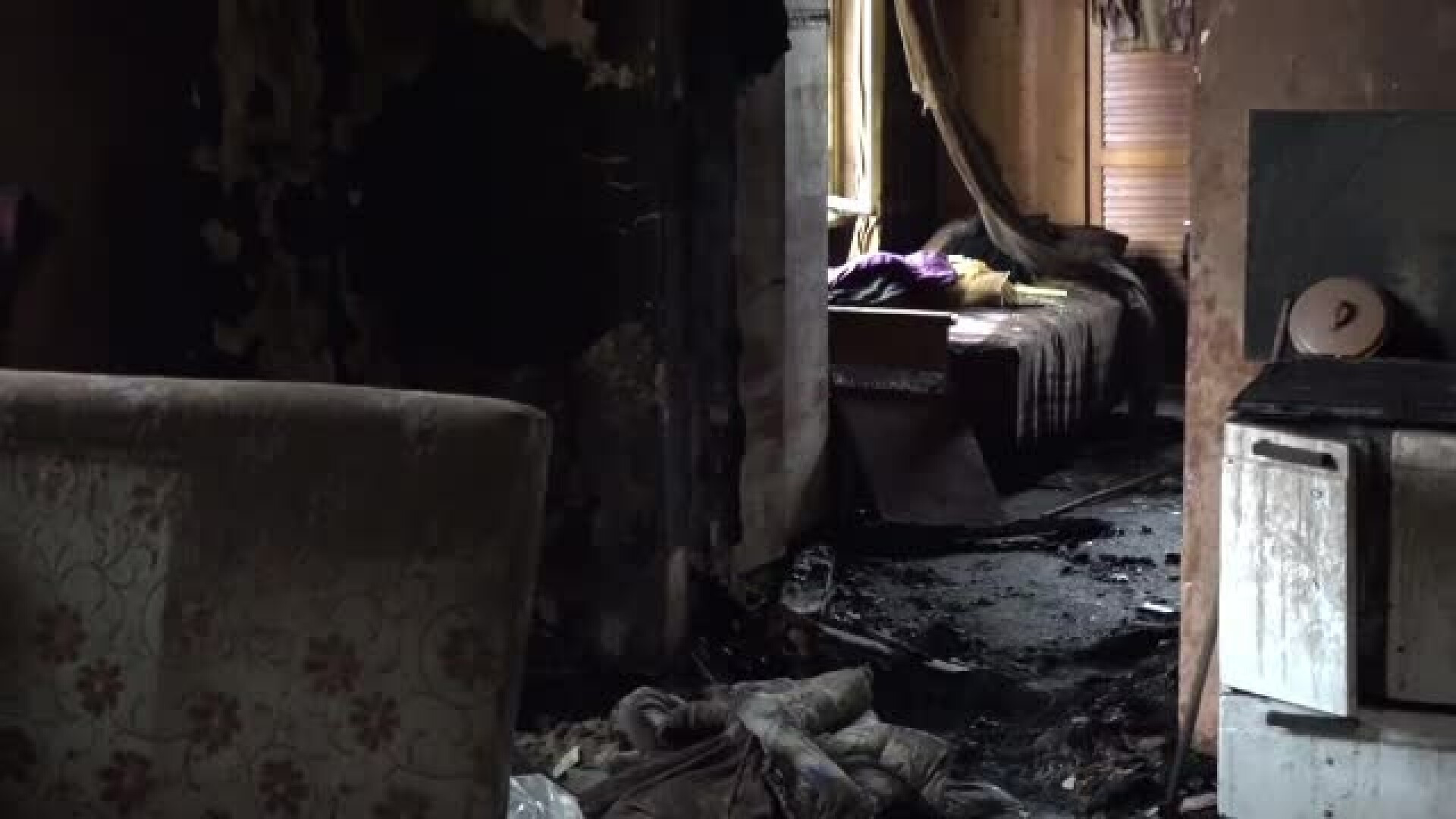 Doi bătrâni au murit din cauza unei sobe improvizate. Ce a salvat-o pe fiica lor