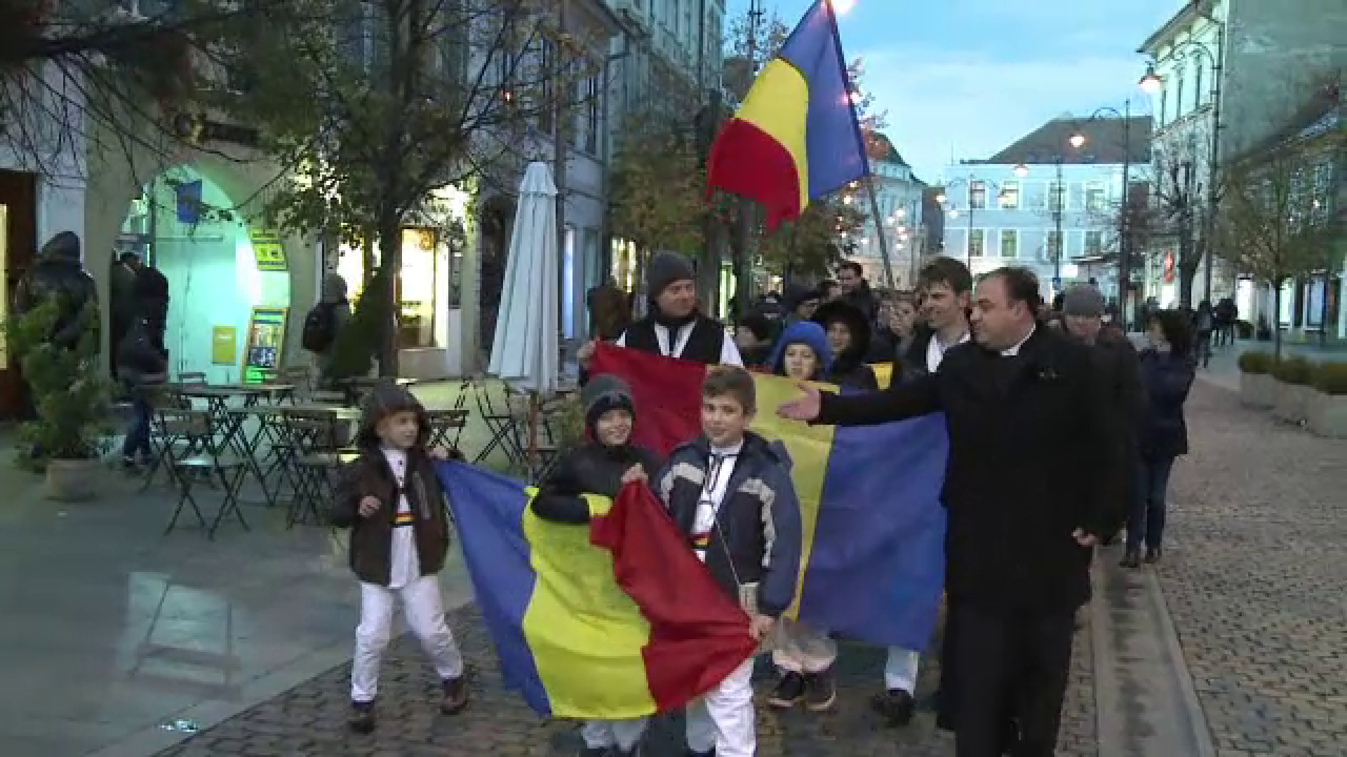 Zeci de persoane au mărșăluit, în Sibiu, împotriva tradițiilor de Halloween