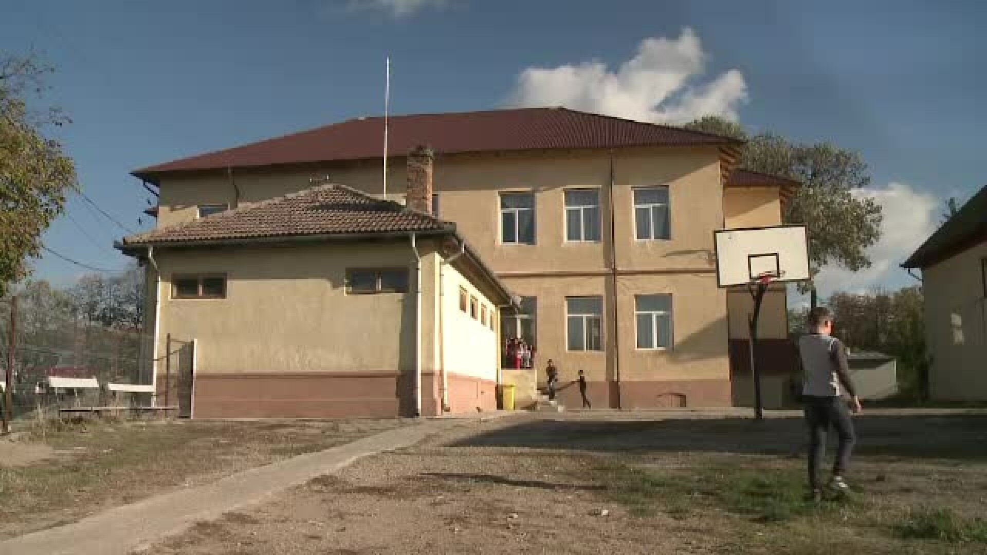 Programul "Masa Caldă" a eşuat pentru că nu există săli de mese în şcoli