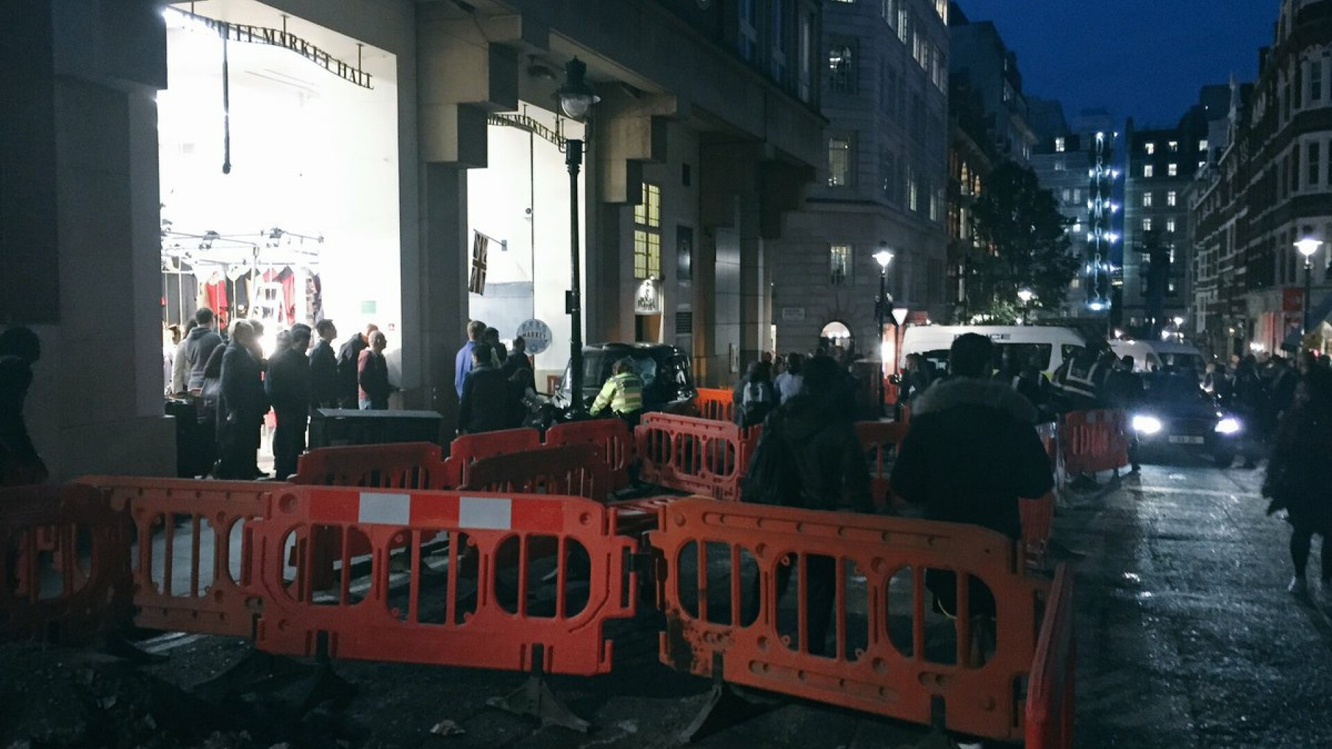 5 persoane rănite, după ce un taxi le-a acroșat, în Londra. Șoferul, reținut