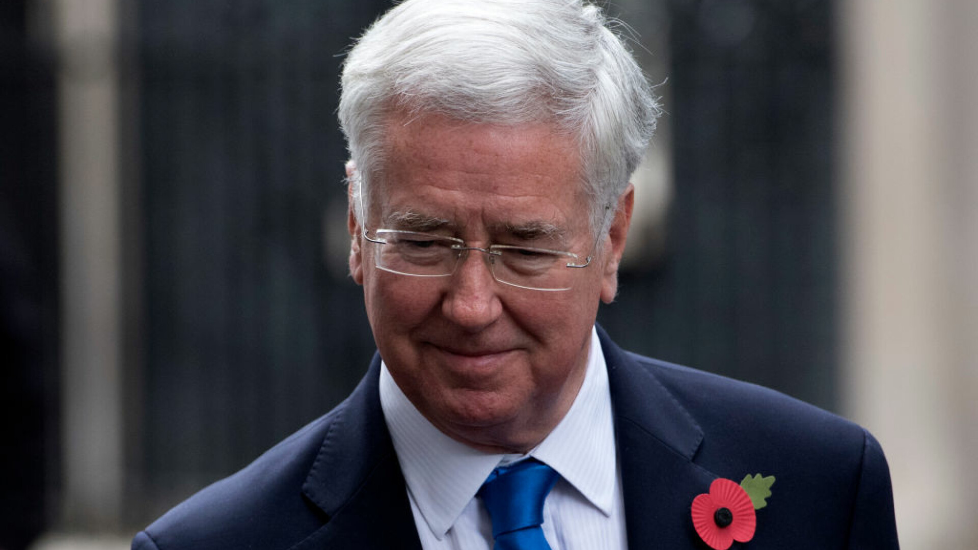 Ministrul britanic al Apărării a demisionat, după un scandal de hărţuire sexuală