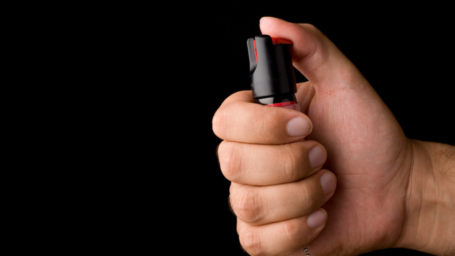 Iași: O profesoară a fost dusă la spital, după ce un elev a pulverizat spray lacrimogen în sala de curs