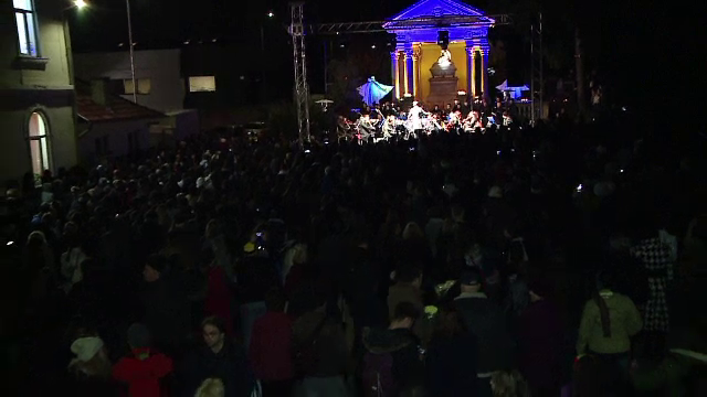 Ziua Morților, în cimitirele din Transilvania. Turist străin: ”E o experiență puțin ciudată”