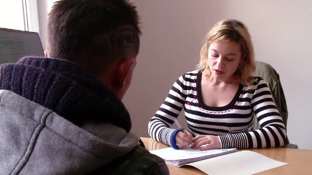 Deţinuţii eliberaţi, aproape imposibil de monitorizat. Consilierii de probaţiune nu au nici maşini