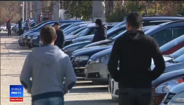 Guvernul vrea să facă rost de bani taxând samsarii de maşini. Cât a crescut piaţa de