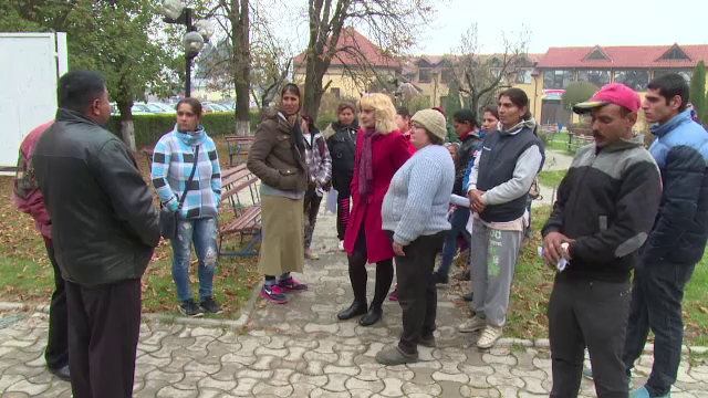 Târg de locuri de muncă pentru romi, în Argeș: ”Nu știu ce scrie în CV-ul meu, că nu știu carte”