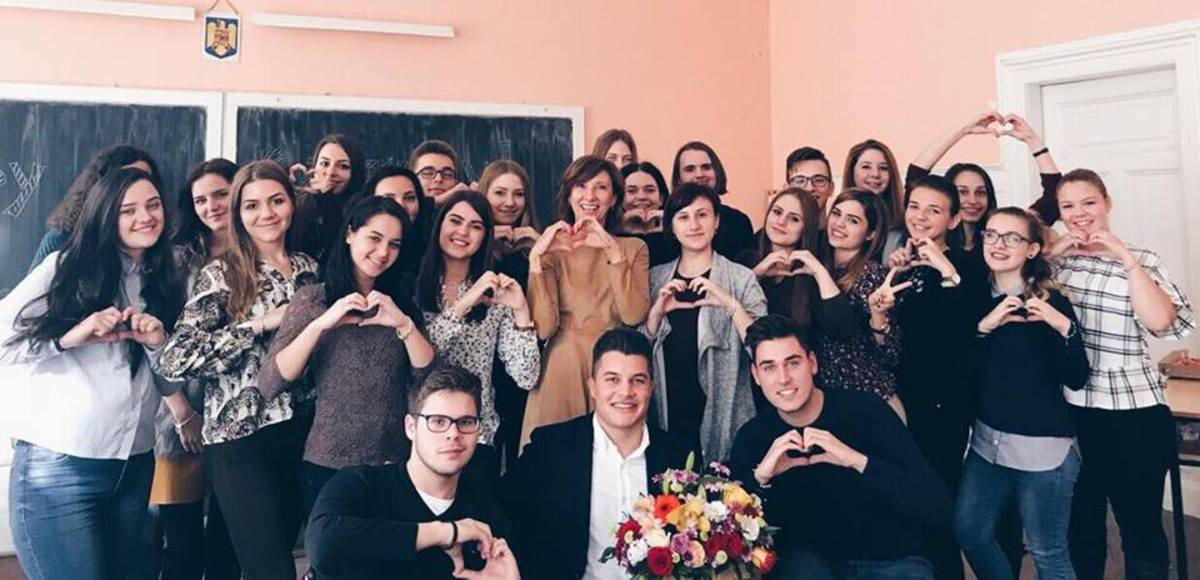 Carmen Iohannis, surpriză neașteptată din partea elevilor, la 57 de ani. ”Ea ne-a comandat pizza”