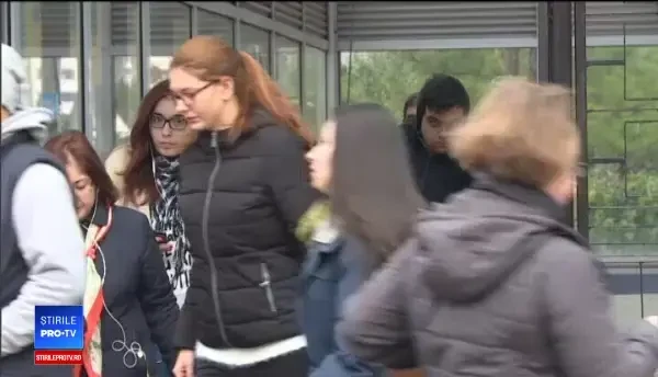 Metrou blocat în tunel, la Eroilor, după un scurtcircuit. Circulația a fost oprită 2 ore