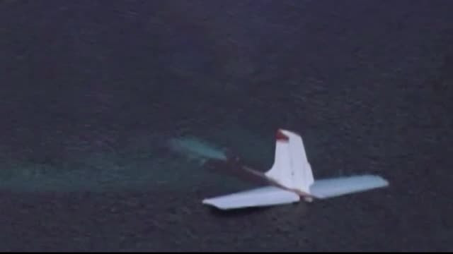 Un pilot a aterizat în iazul de pe un teren de golf din SUA